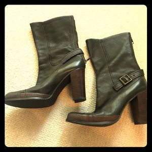 Green mid calf high chunky heel zip boots.
